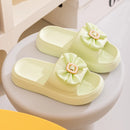 Chinelo feminino  versátil, moderno e charmoso com laço, perfeito para usar em casa ou na praia